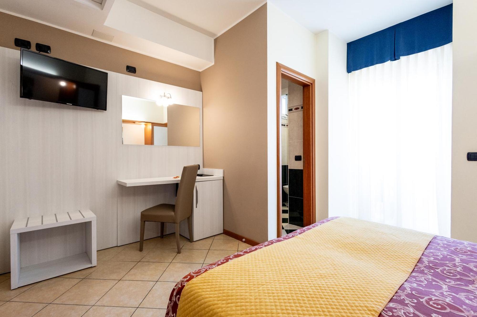 Double or Twin Room Side Sea View