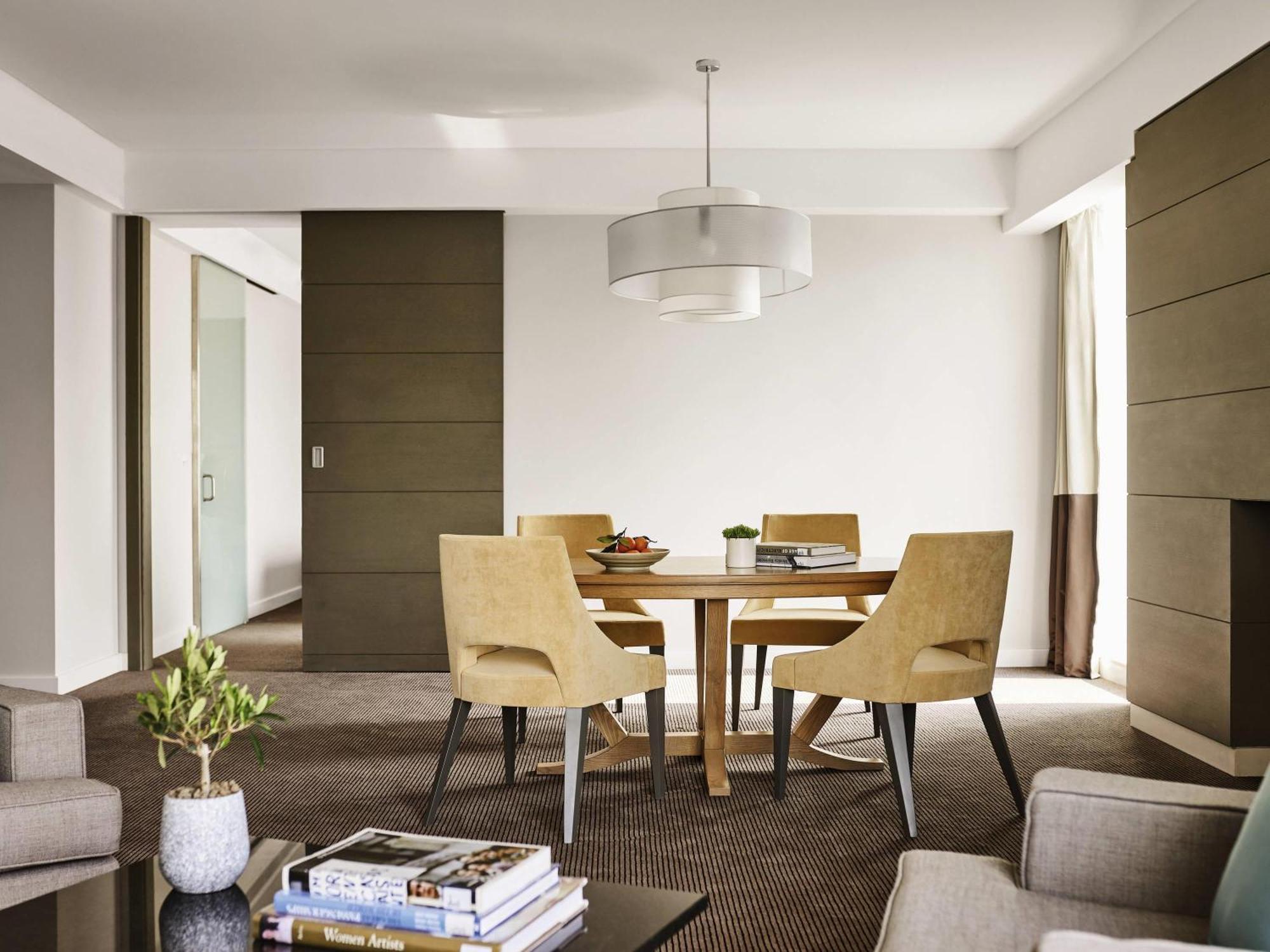 Executive Deluxe King Suite - Lounge Access