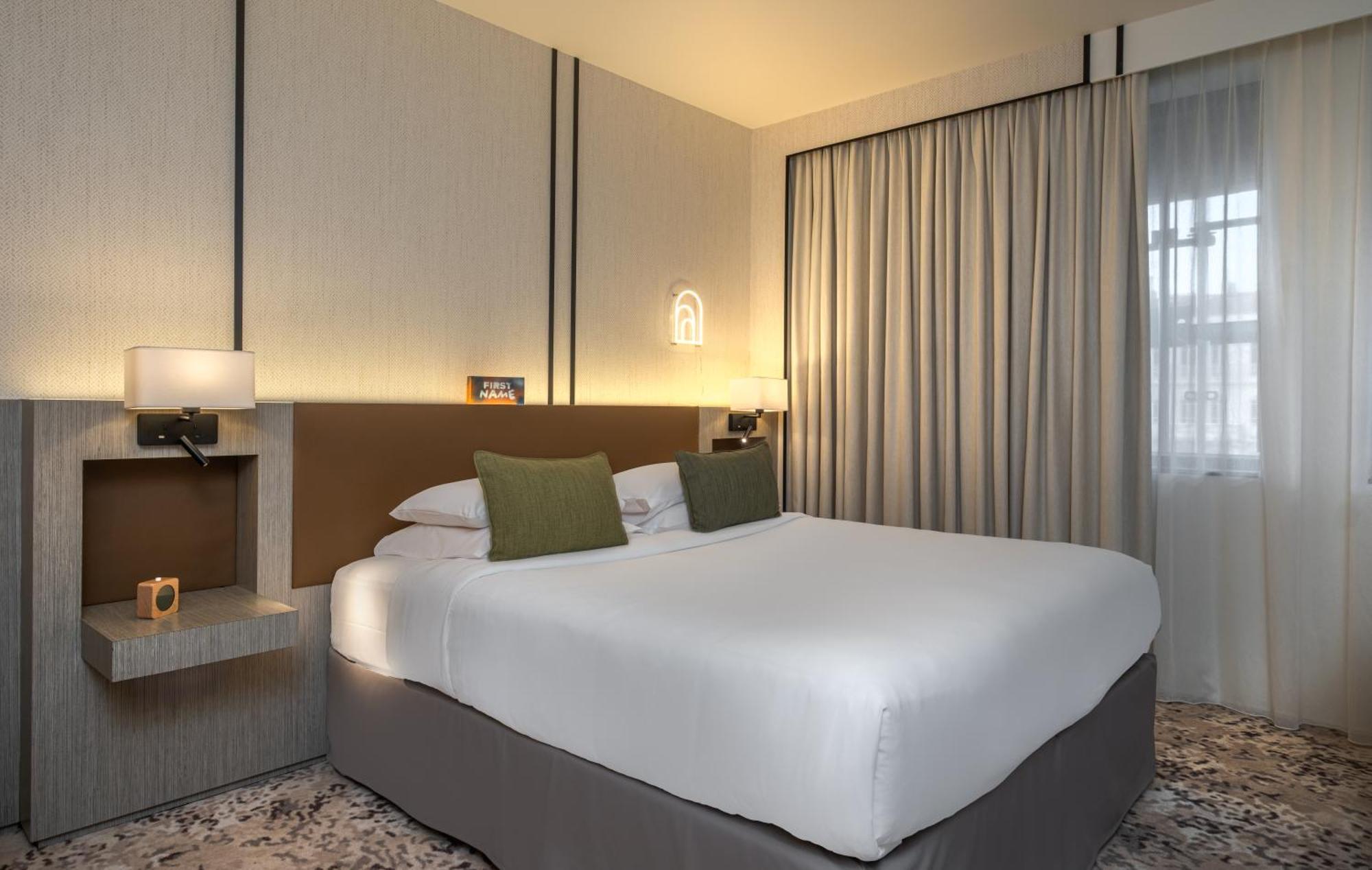 Deluxe King Room,1704869414:JPEG