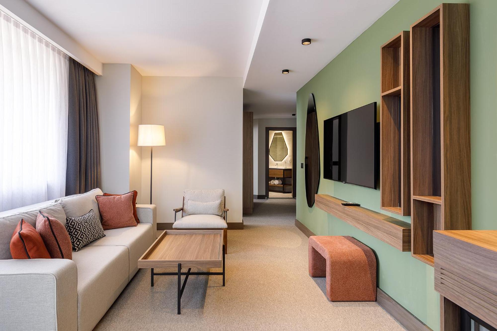 Grand Suite with Mountain View