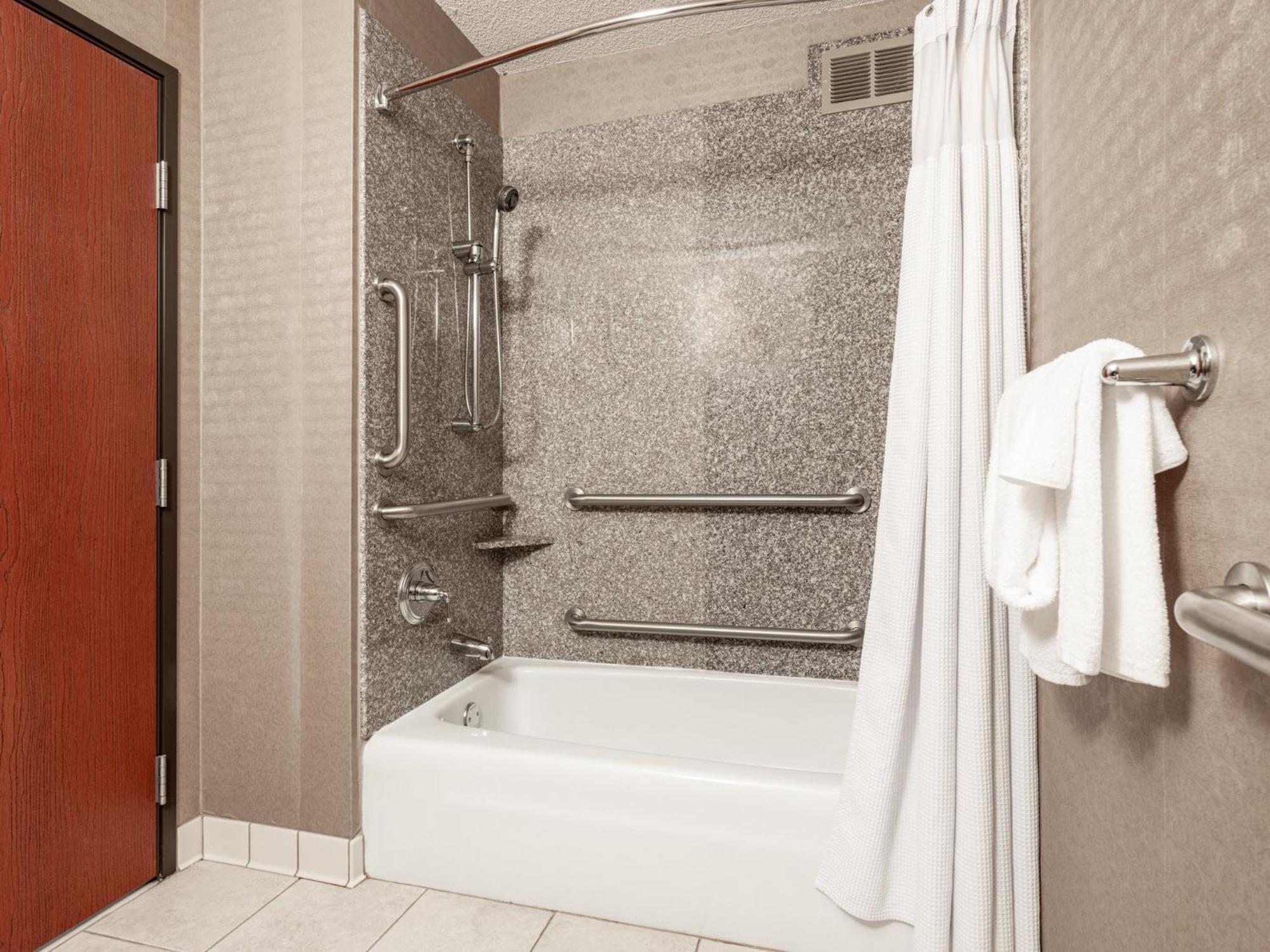 Standard King Room Mobility Accessible Tub