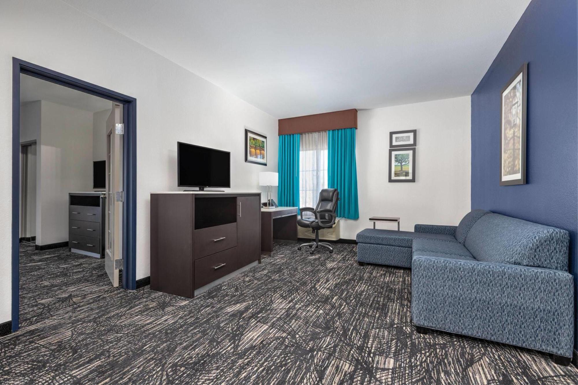 1 King Bed Mobility Accessible Suite Bathtub w or Grab Bars Non-Smoking,1742815979:JPEG