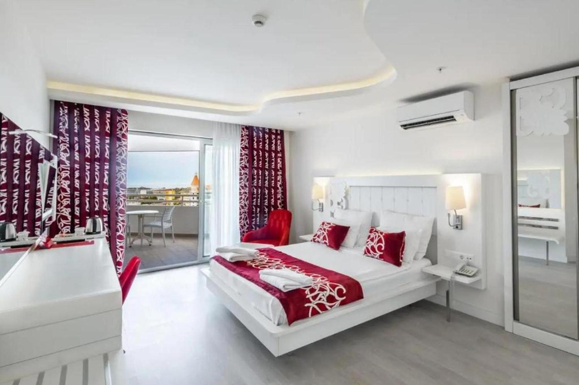 Deluxe Double Room Side Sea View