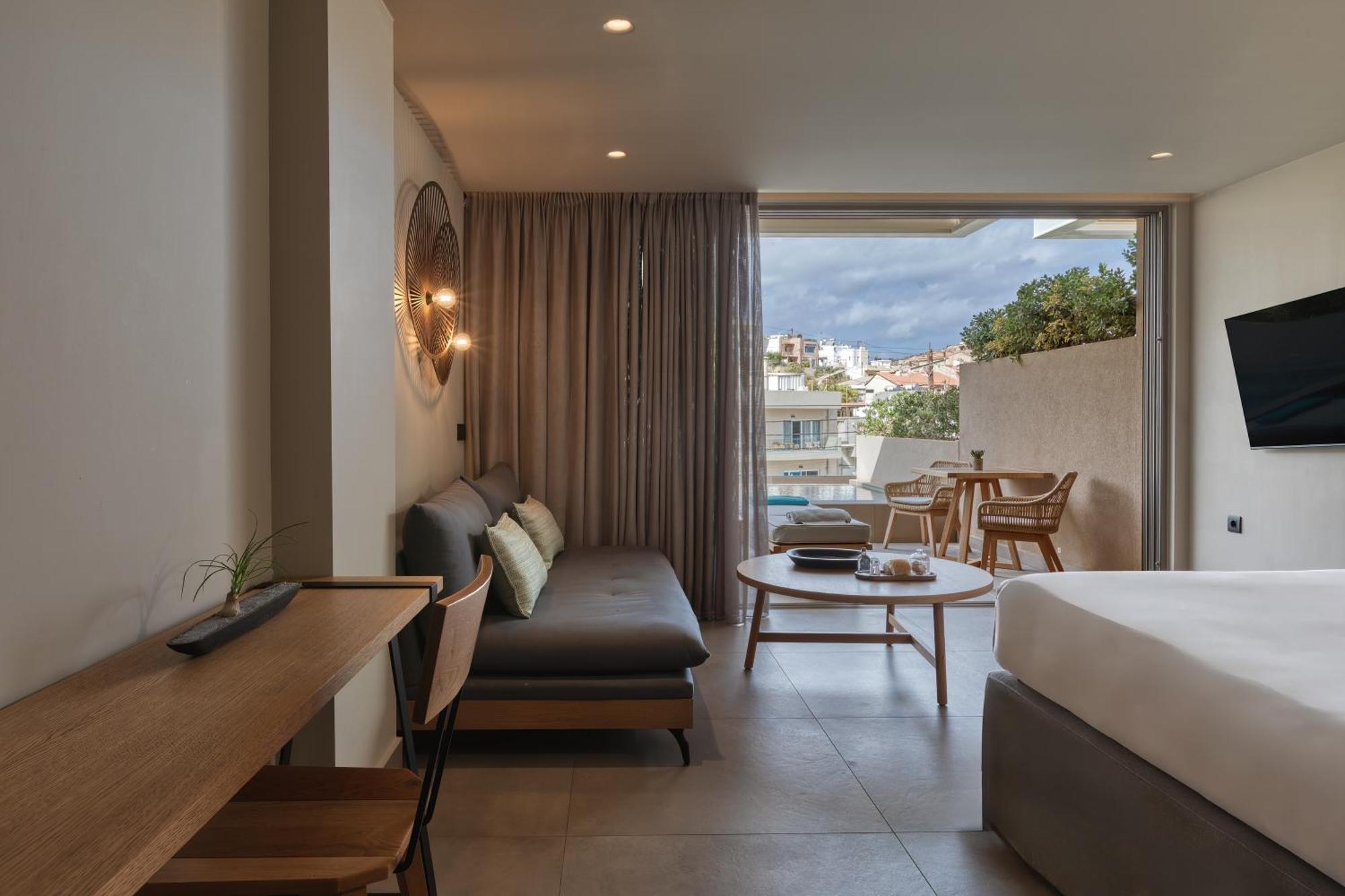 Aquamarine Suite Mountain View Plunge Pool