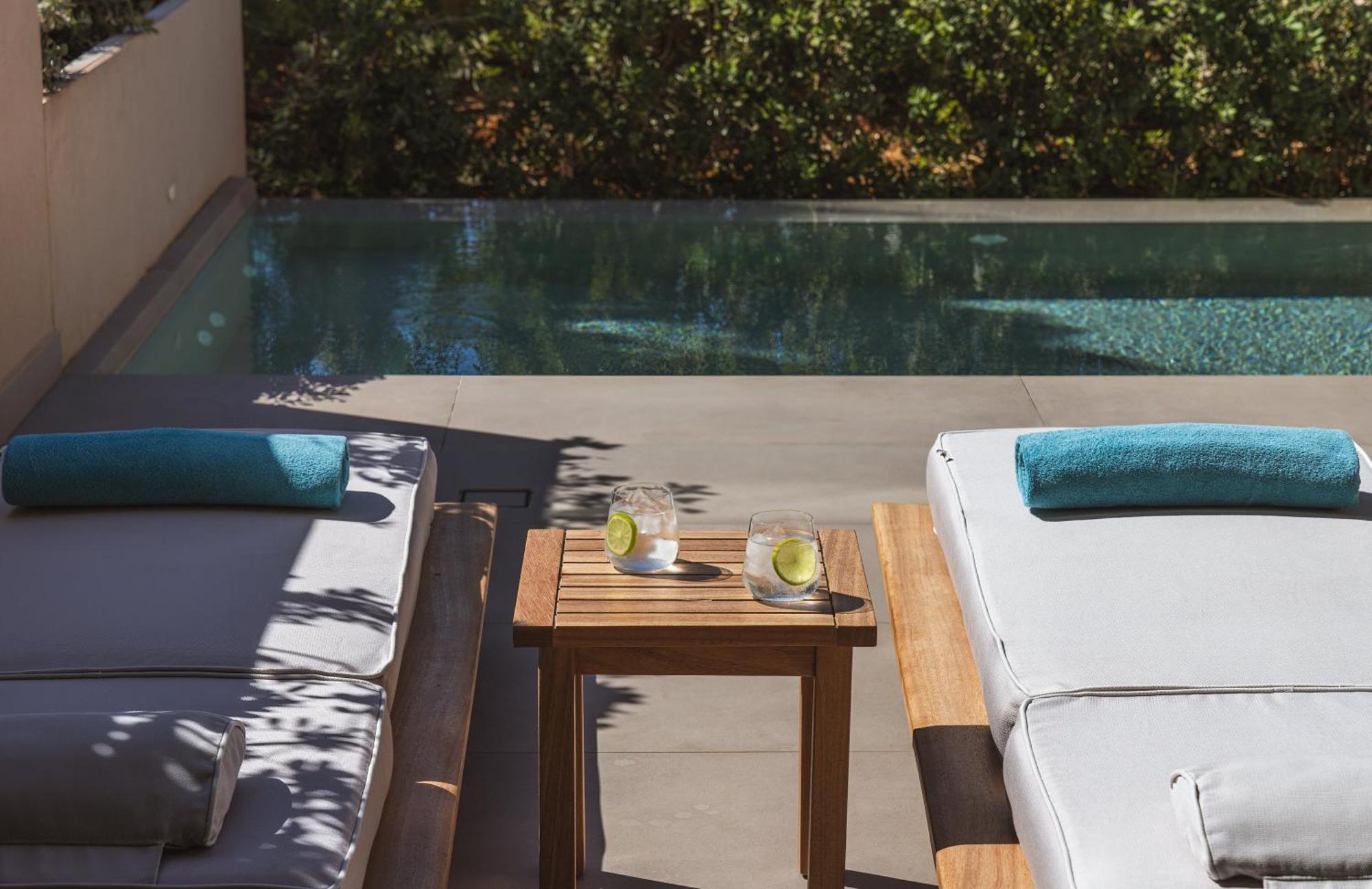 Black Pearl Maisonette Mountain View Plunge Pool