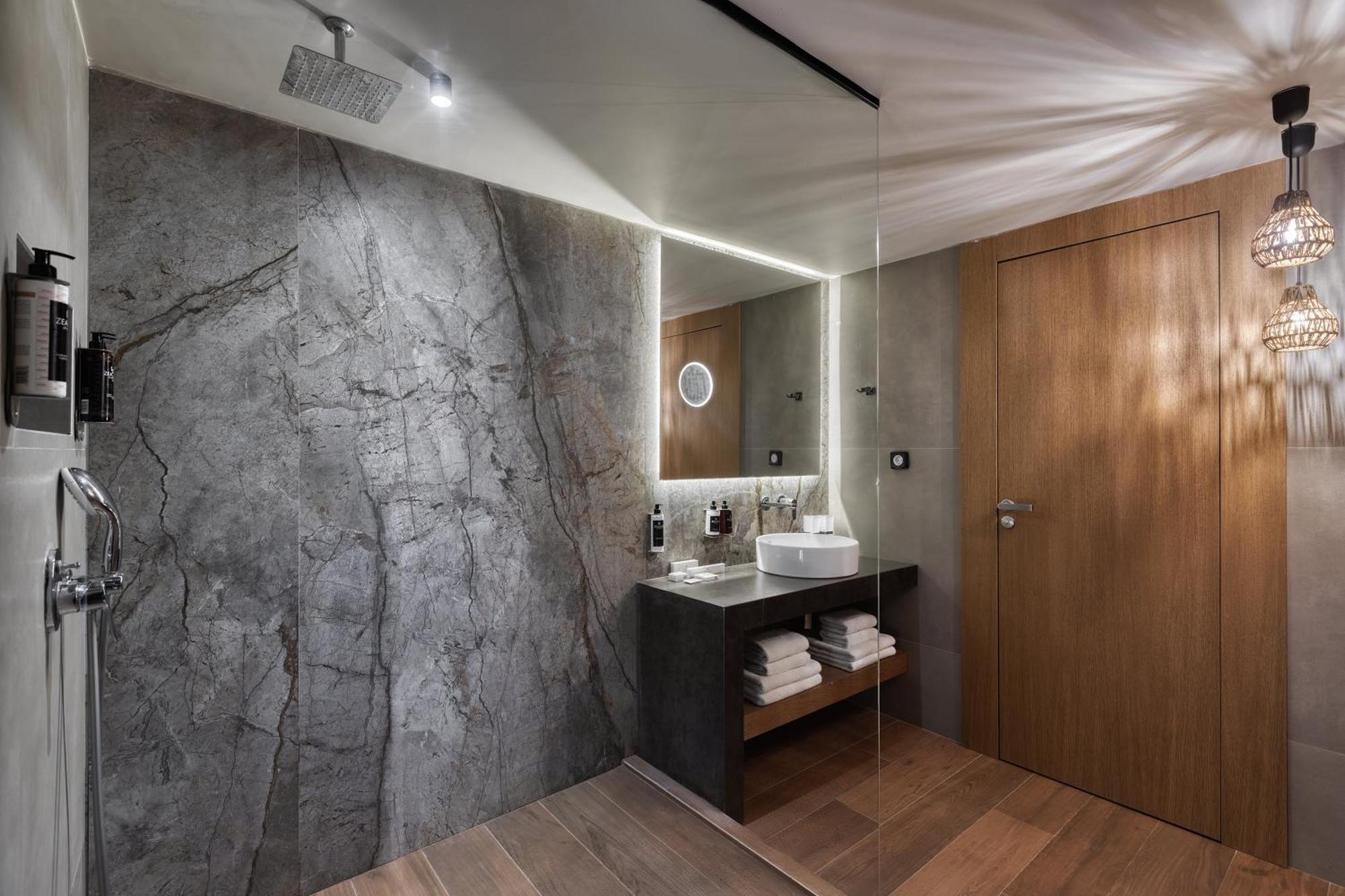 Black Pearl Maisonette Mountain View Plunge Pool