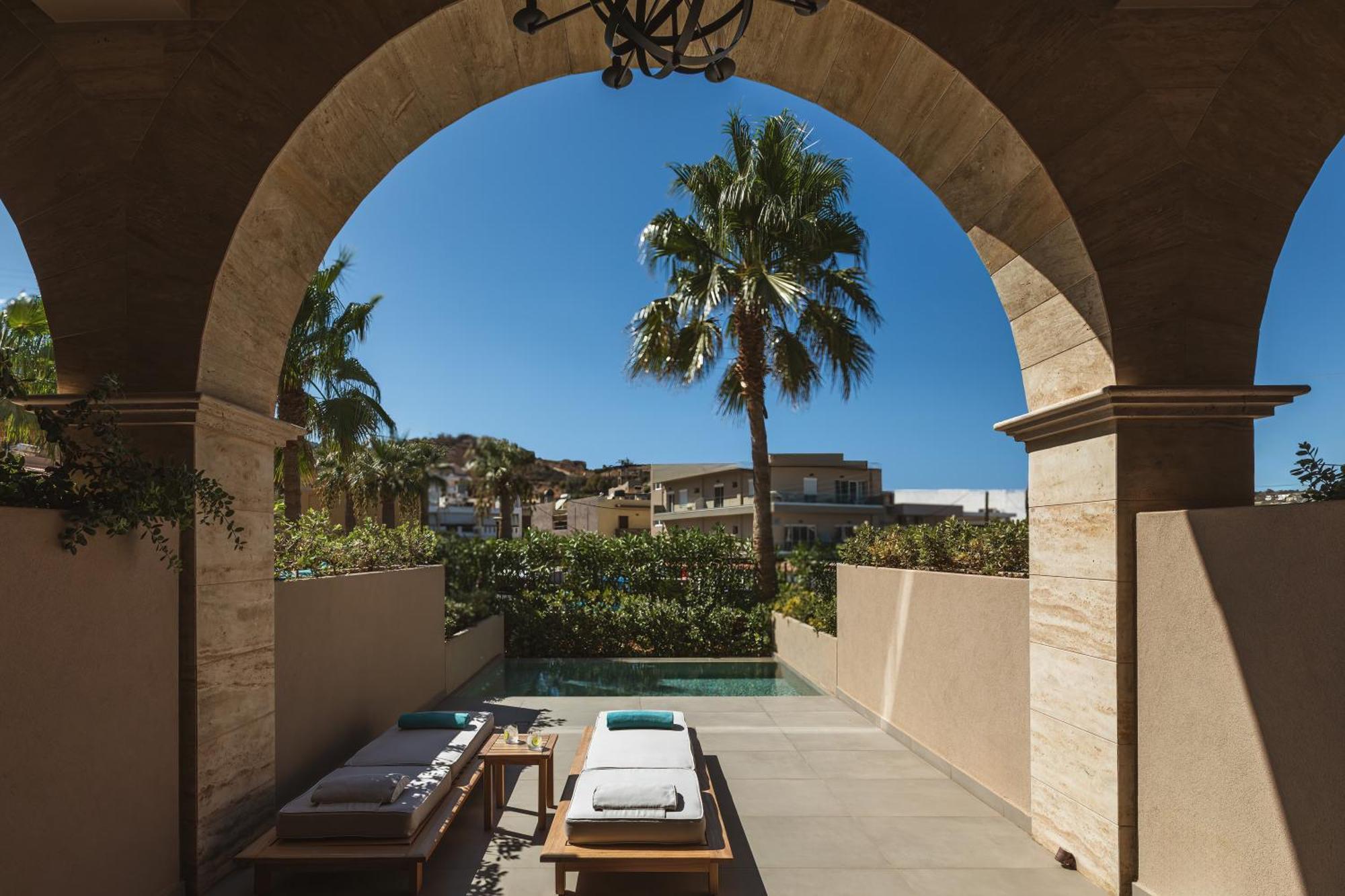 Black Pearl Maisonette Mountain View Plunge Pool