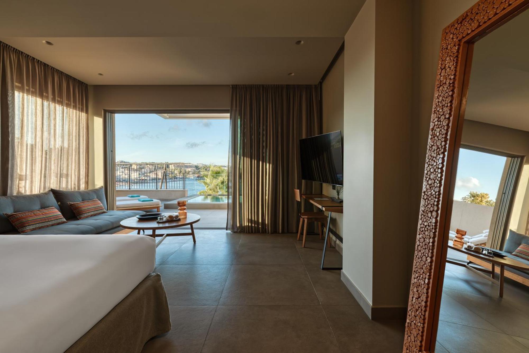 Amber Suite Sea View Plunge Pool