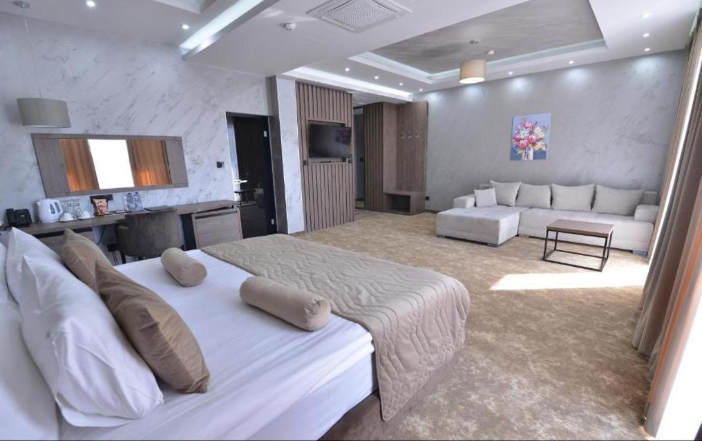 Superior Queen Room