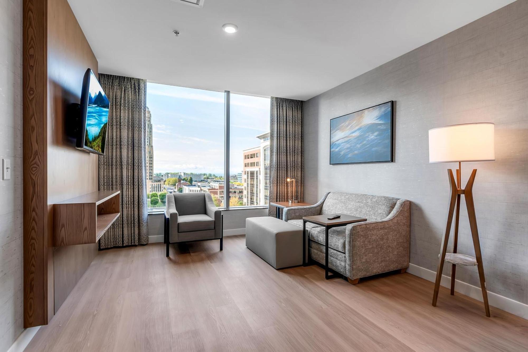 King Suite with Accessible Tub - Mobility and Hearing Access/Non-Smoking,1746853988:JPEG