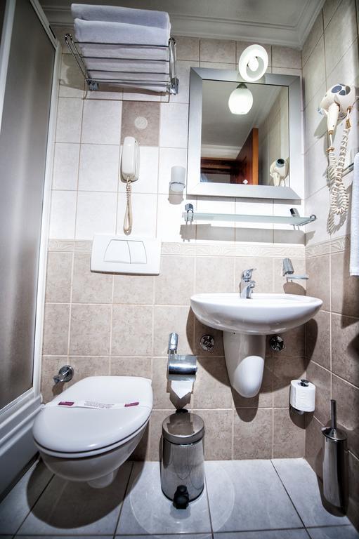 Standard Double or Twin Room,1209683650:JPEG