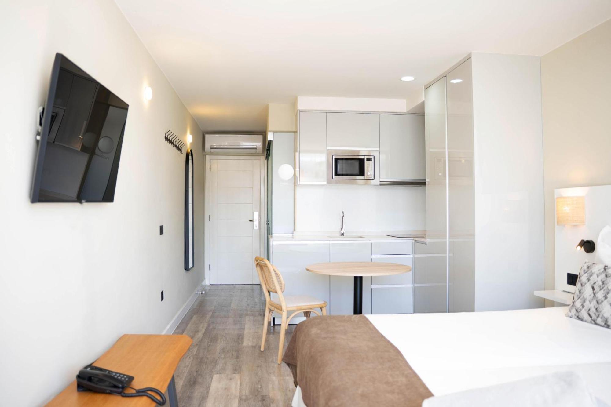 Junior Suite with Pool View (2 Adults),1756407167:JPEG