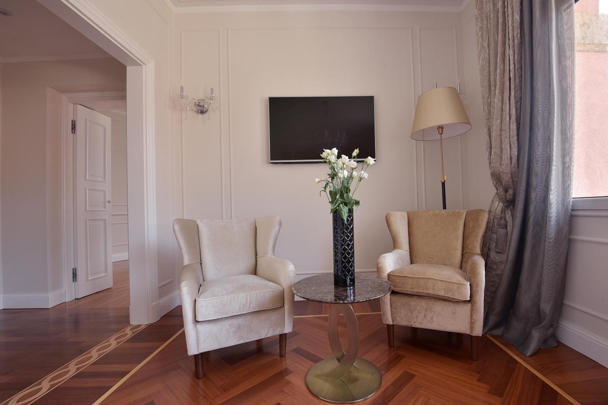 Deluxe Suite with Sea View