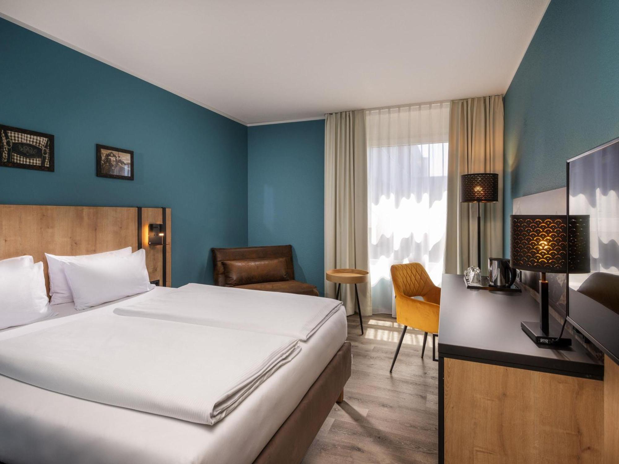 Room Courtyard Side