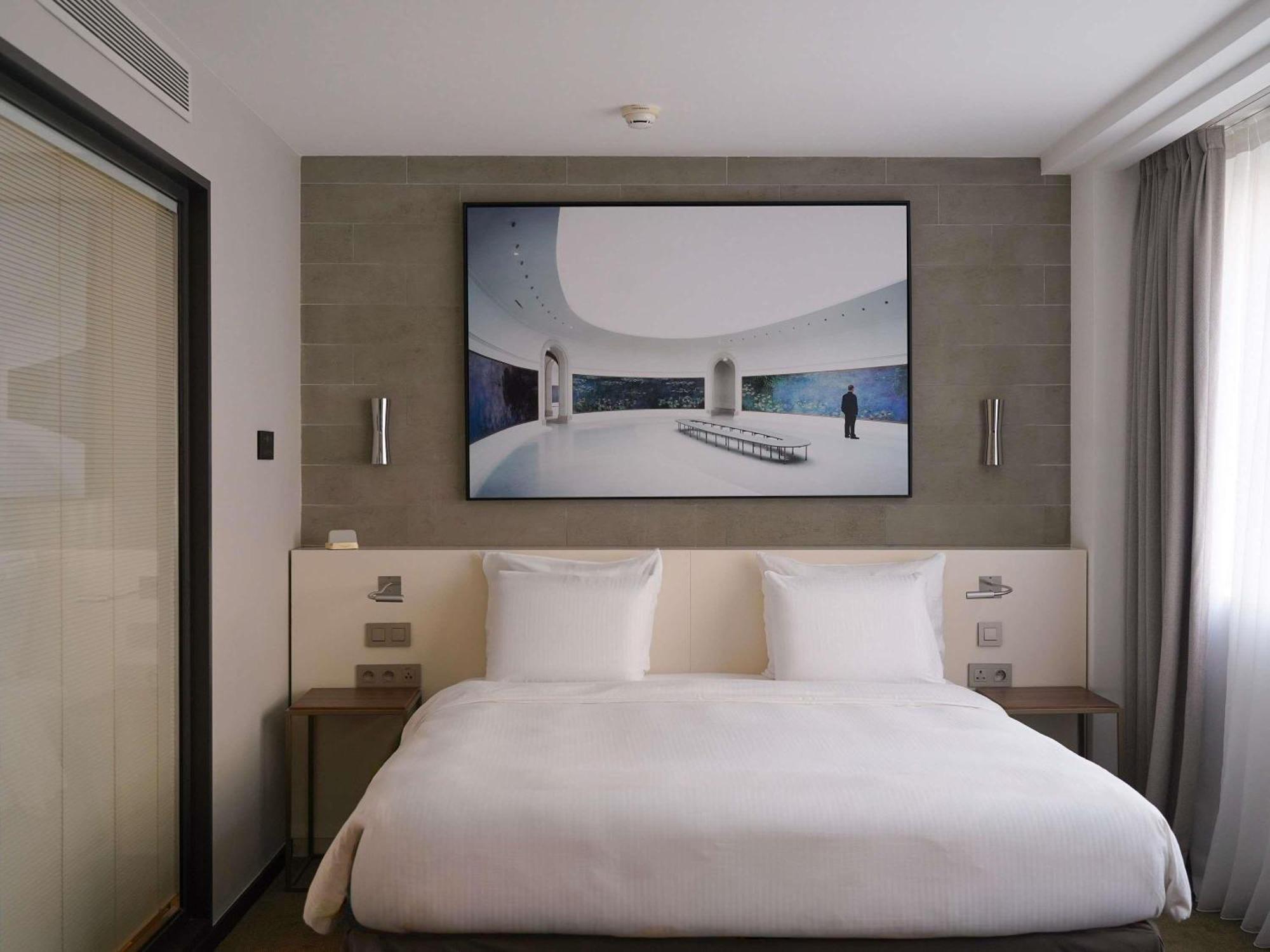 Suíte Júnior King com Sofá-cama e Vista Torre Eiffel