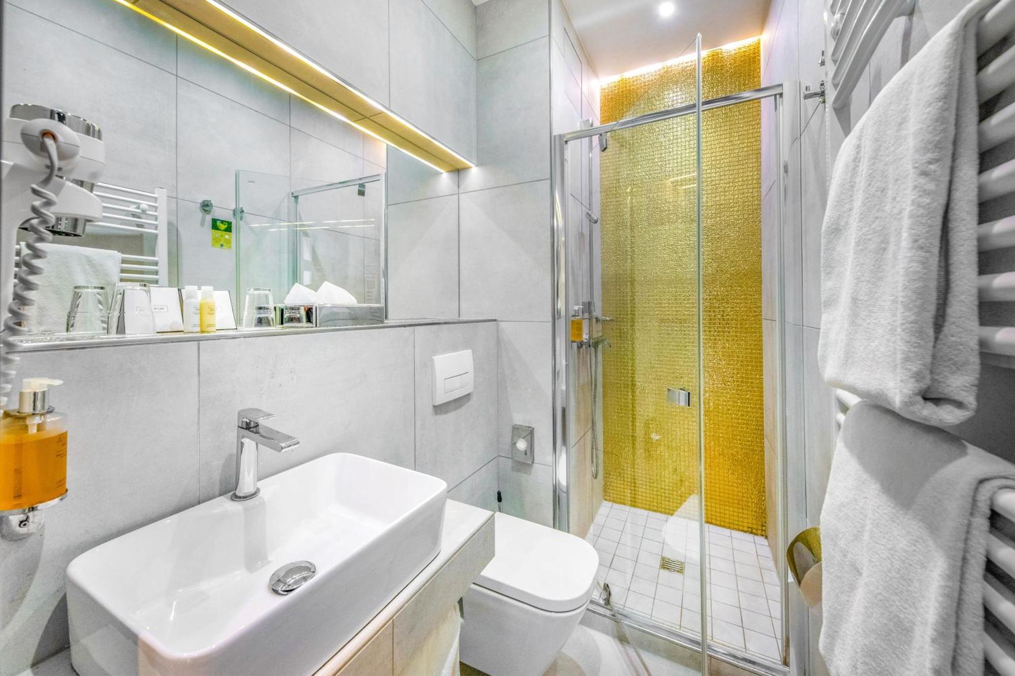 Premium City View,1765200316:JPEG