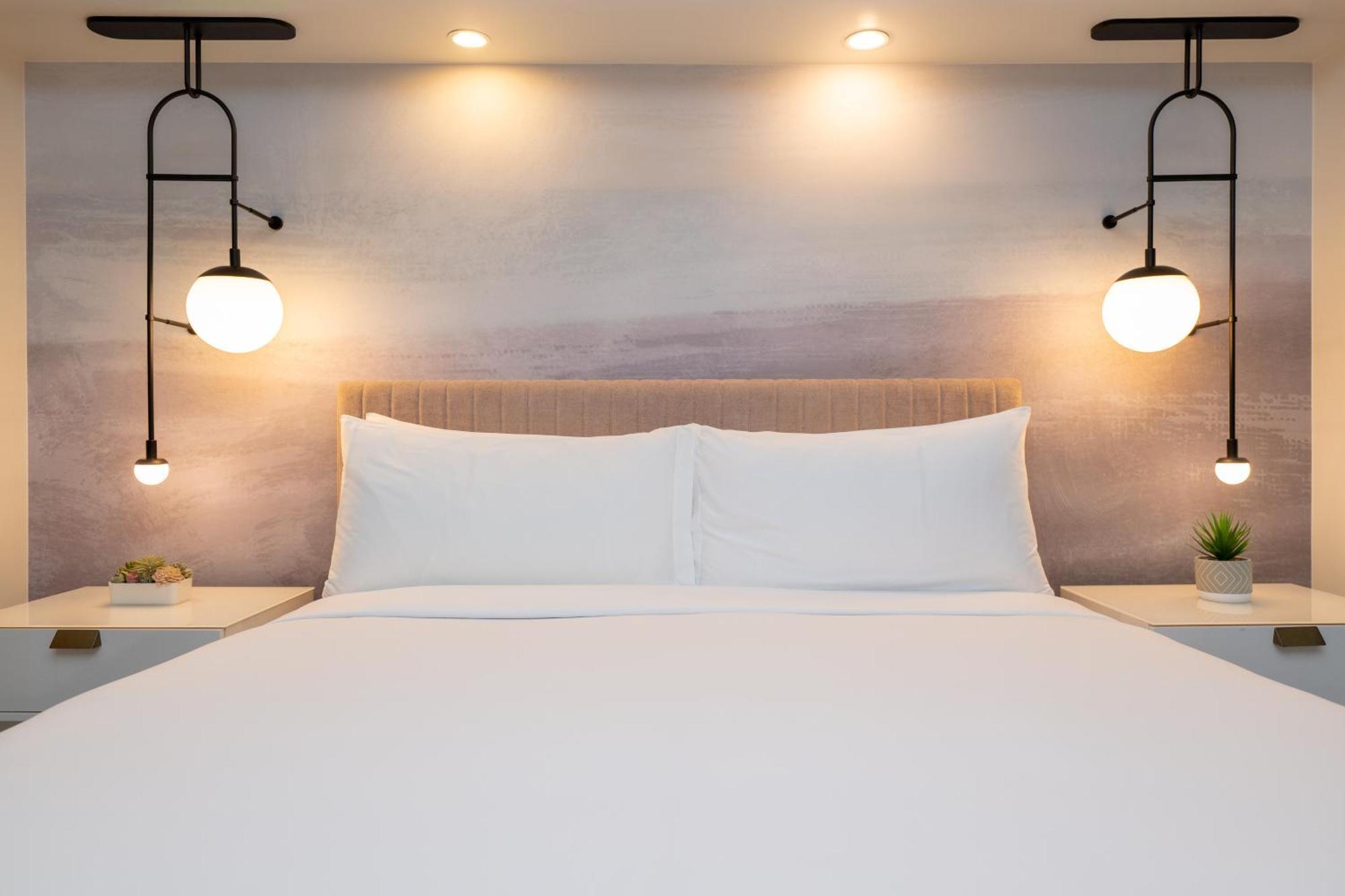 King Corner Room with Water View