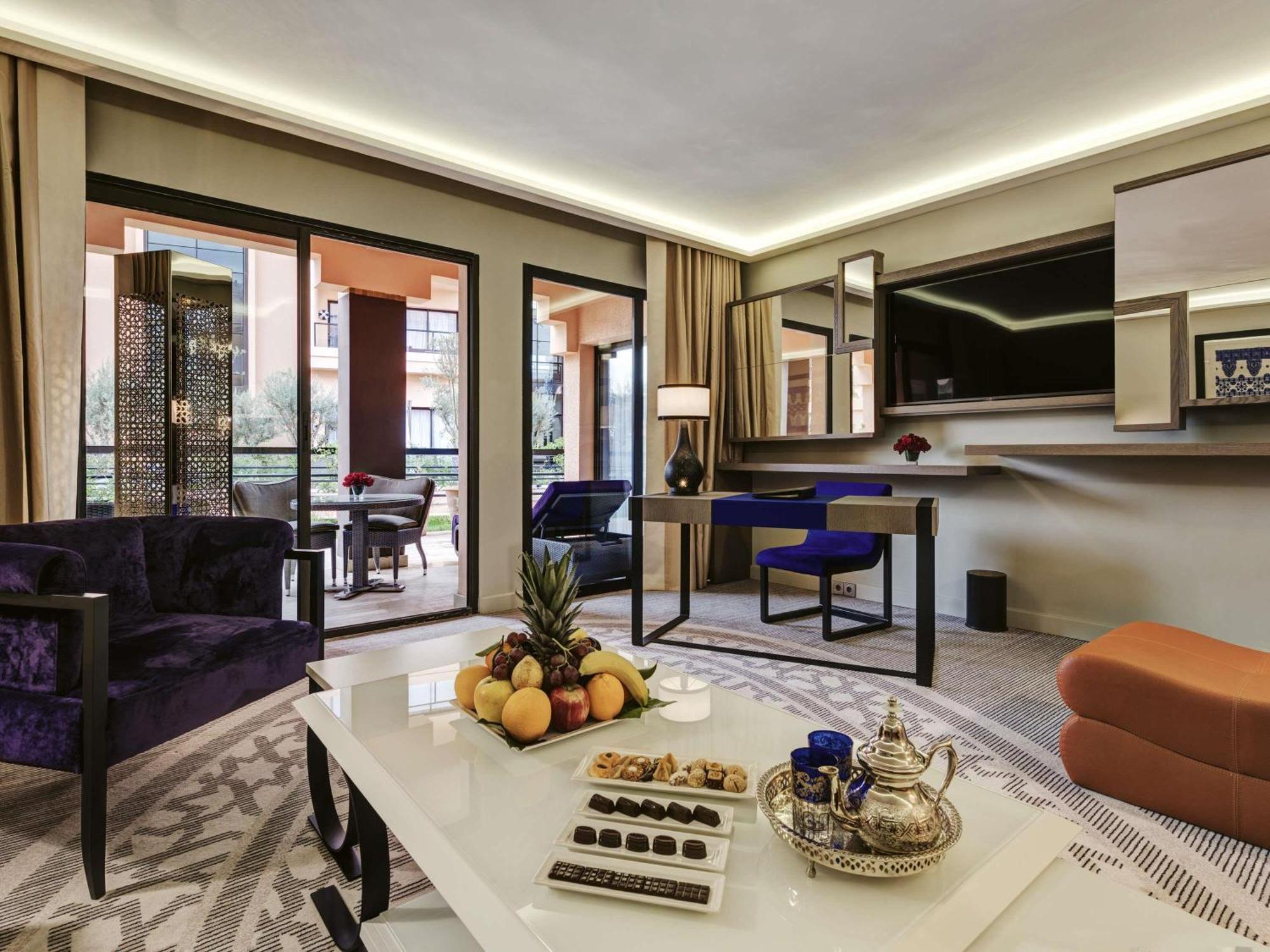 Prestige King Suite with Living  Room and Sofa