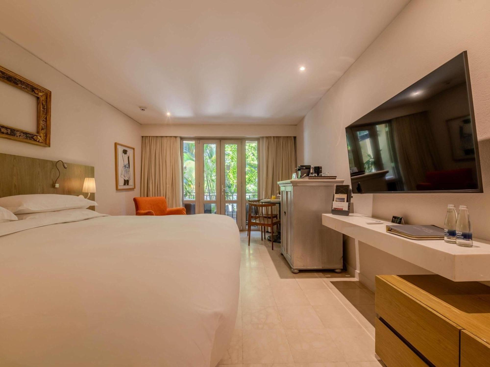 Superior King Room Balcony or Terrace Pool or Garden View