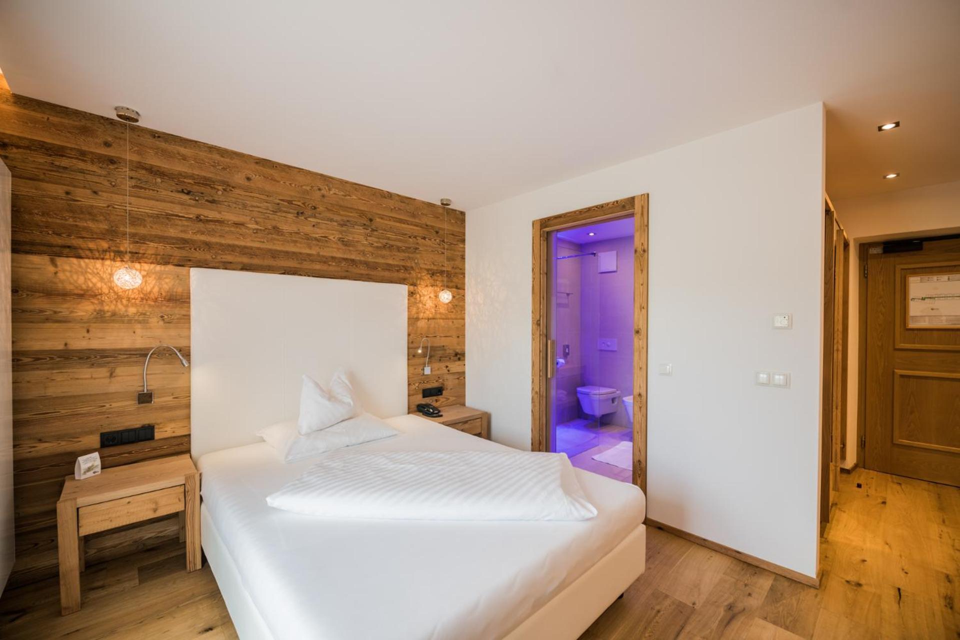 Double Room,1765866736:JPEG