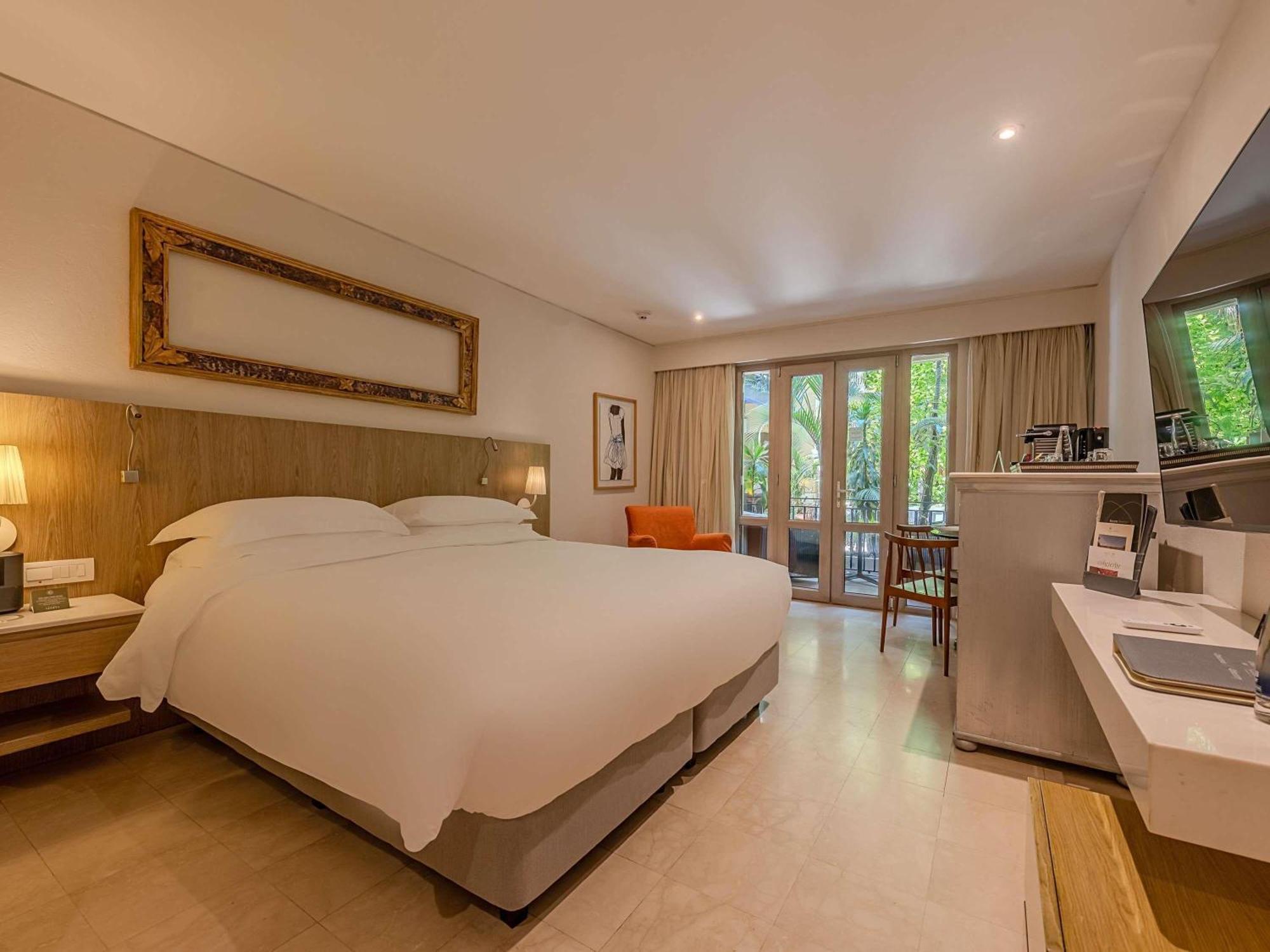 Superior King Room Balcony or Terrace Pool or Garden View
