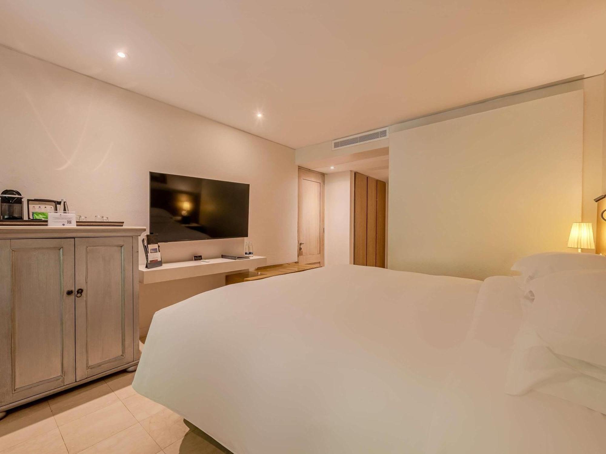 Superior King Room Balcony or Terrace Pool or Garden View