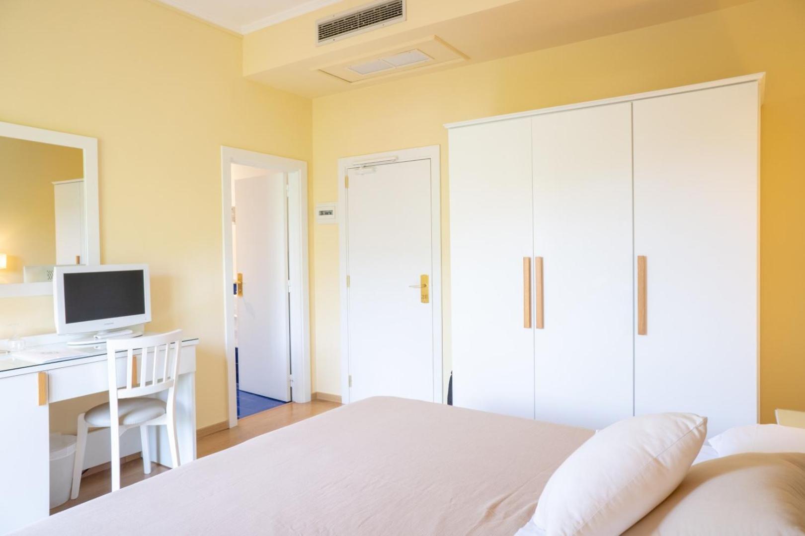 Double or Twin Room Garden View