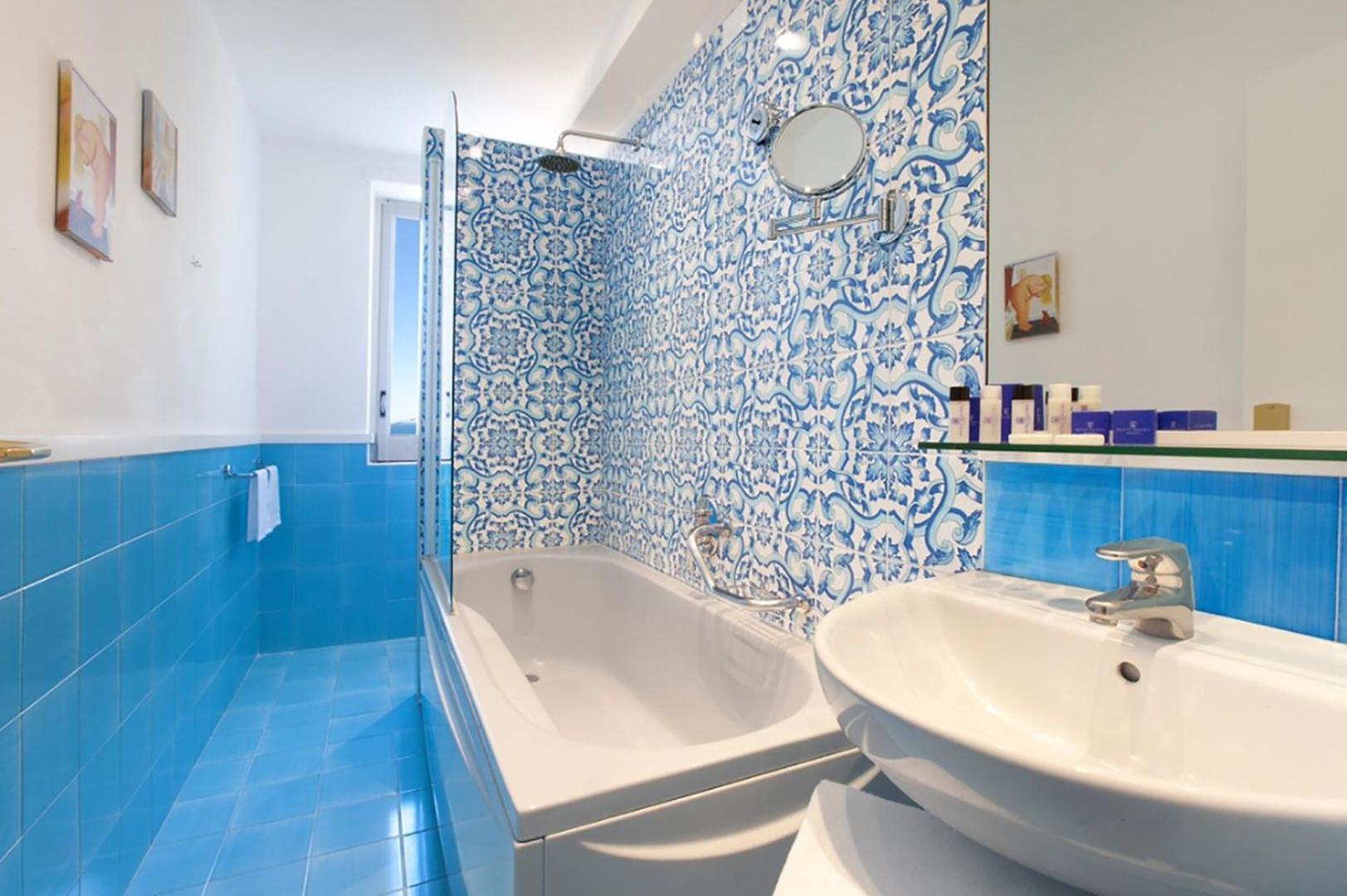 Double or Twin Room Sea View
