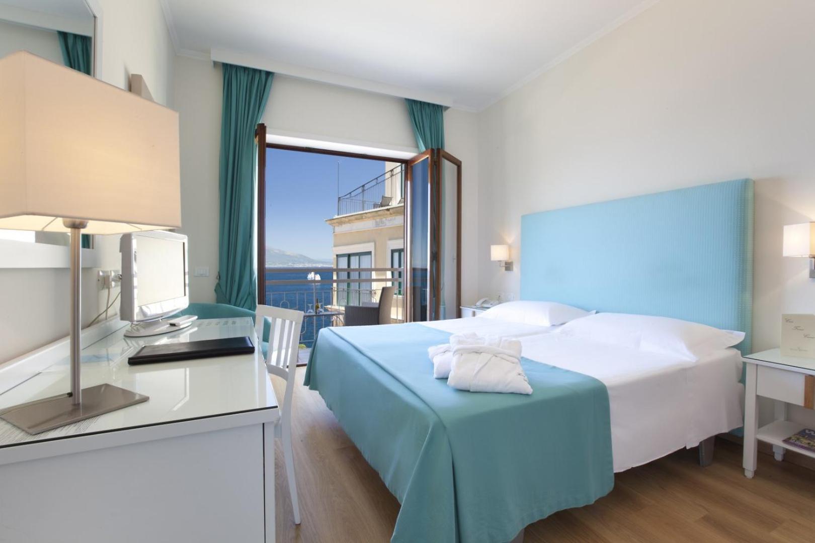 Double or Twin Room Sea View