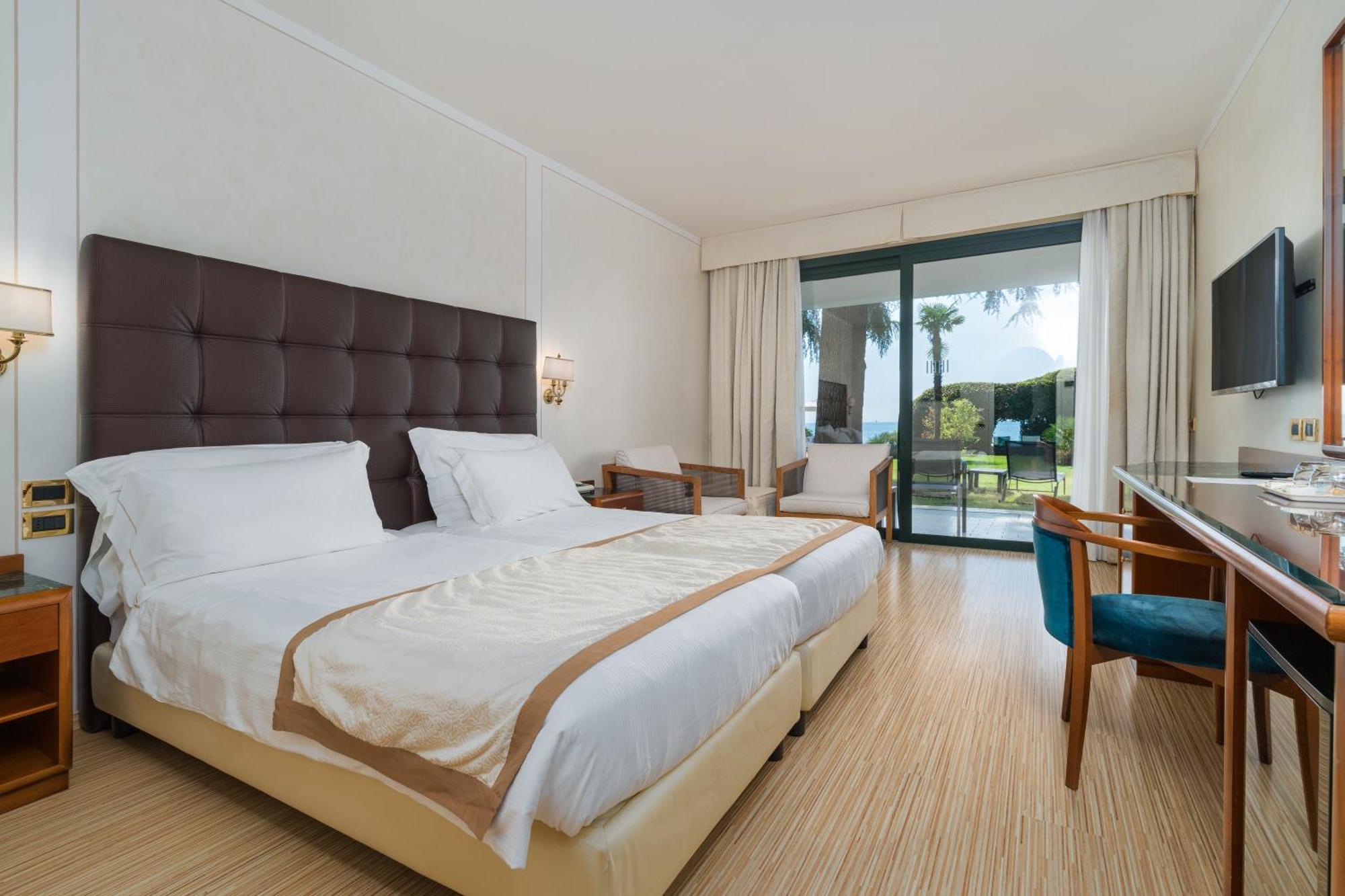 Superior Double or Twin Room Lake View