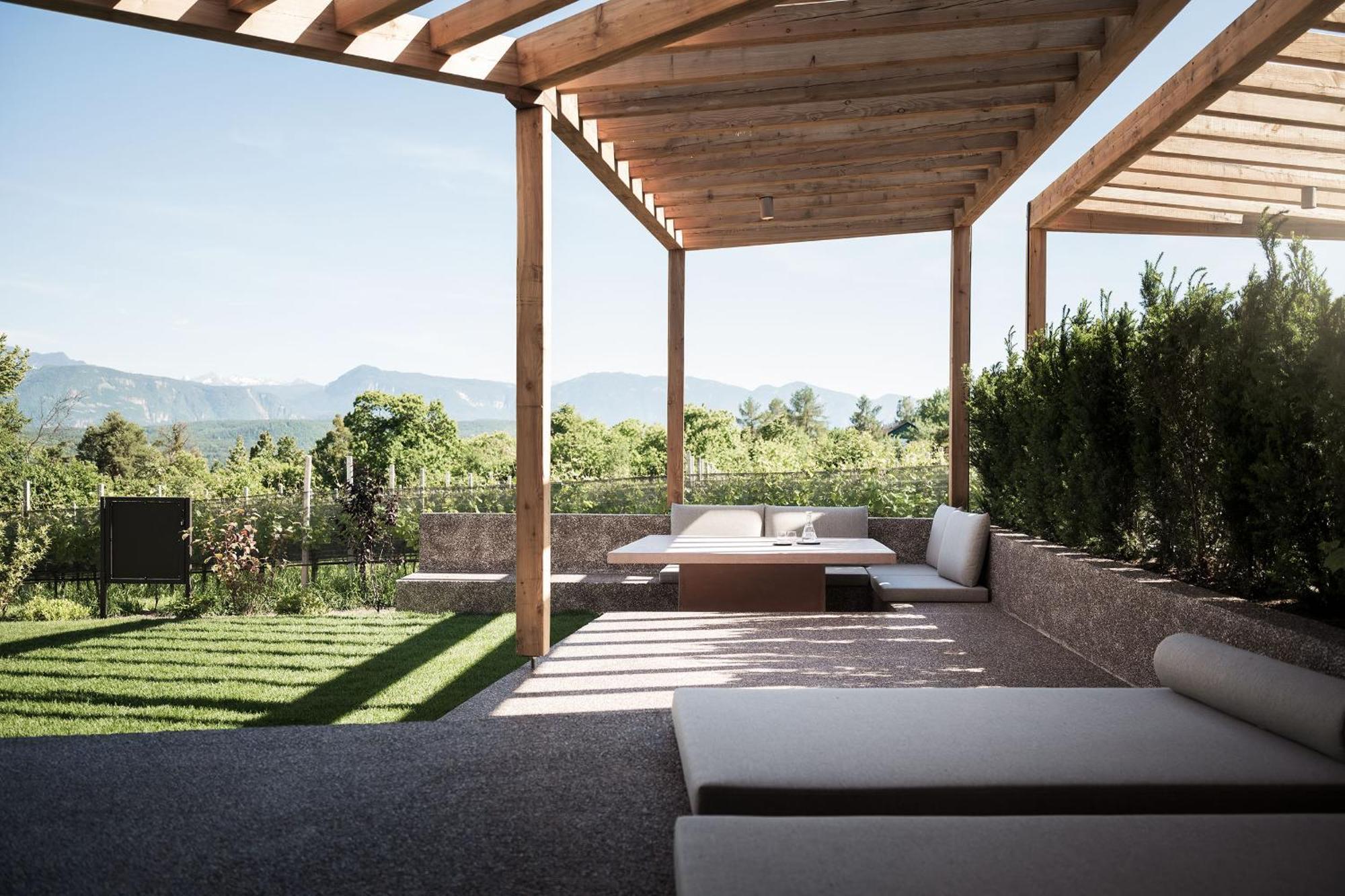 Deluxe Two-Bedroom Apartment Garden View