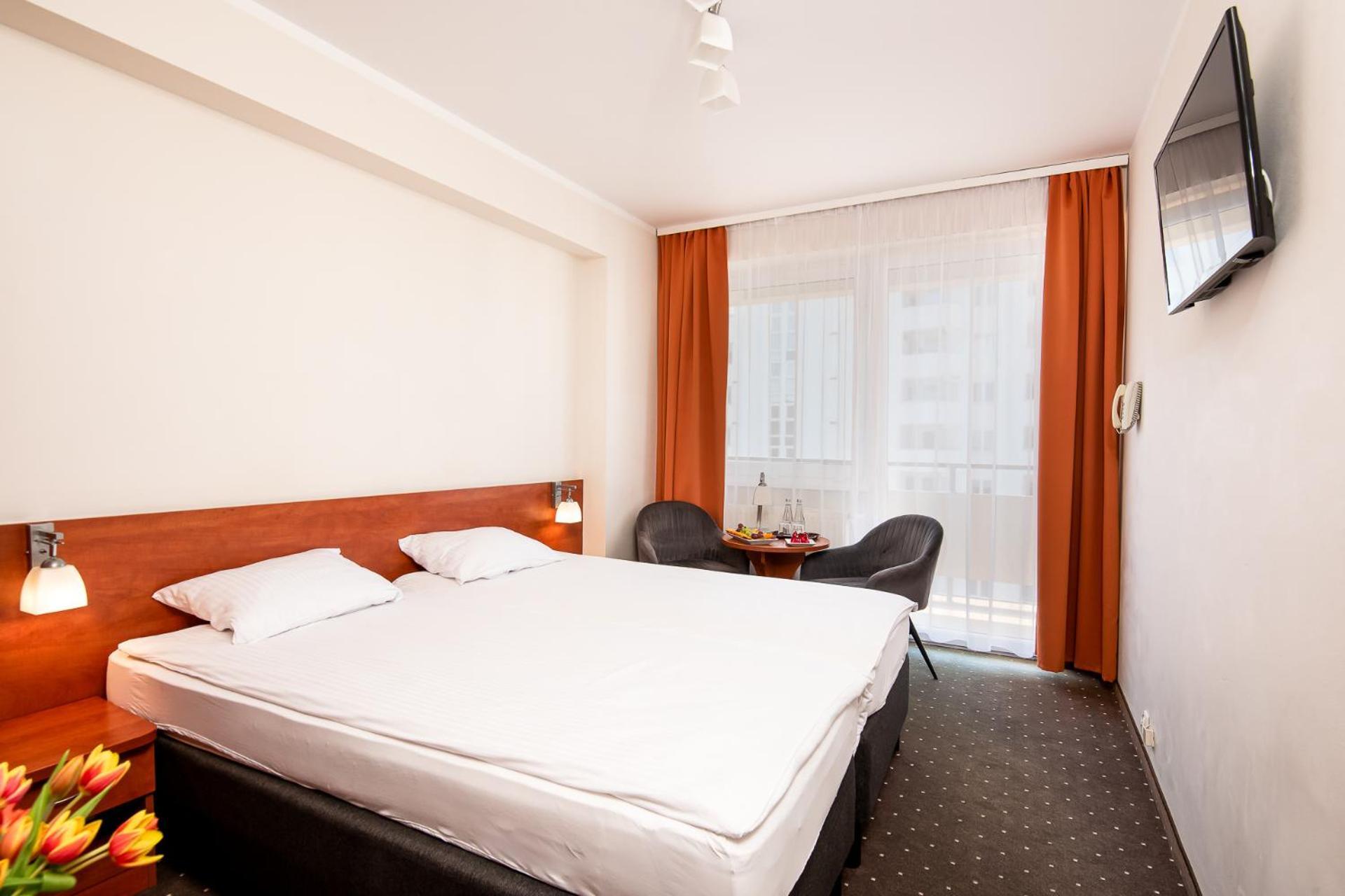 Twin Room,1774454967:JPEG