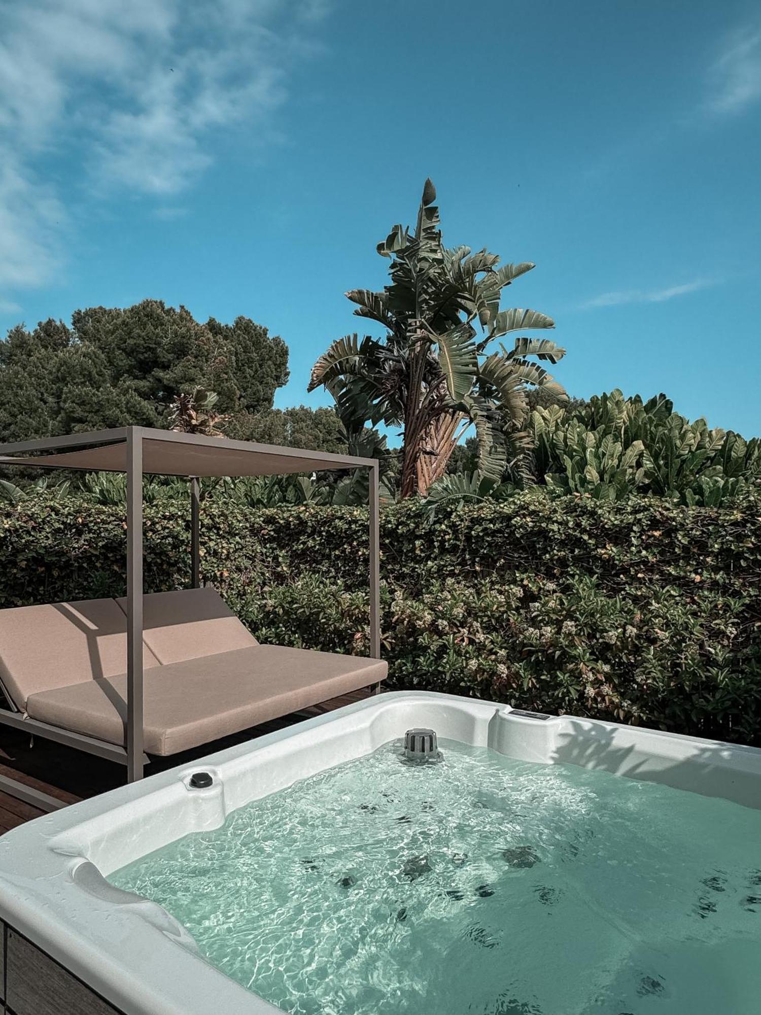One-Bedroom Apartment with Hot Tub
