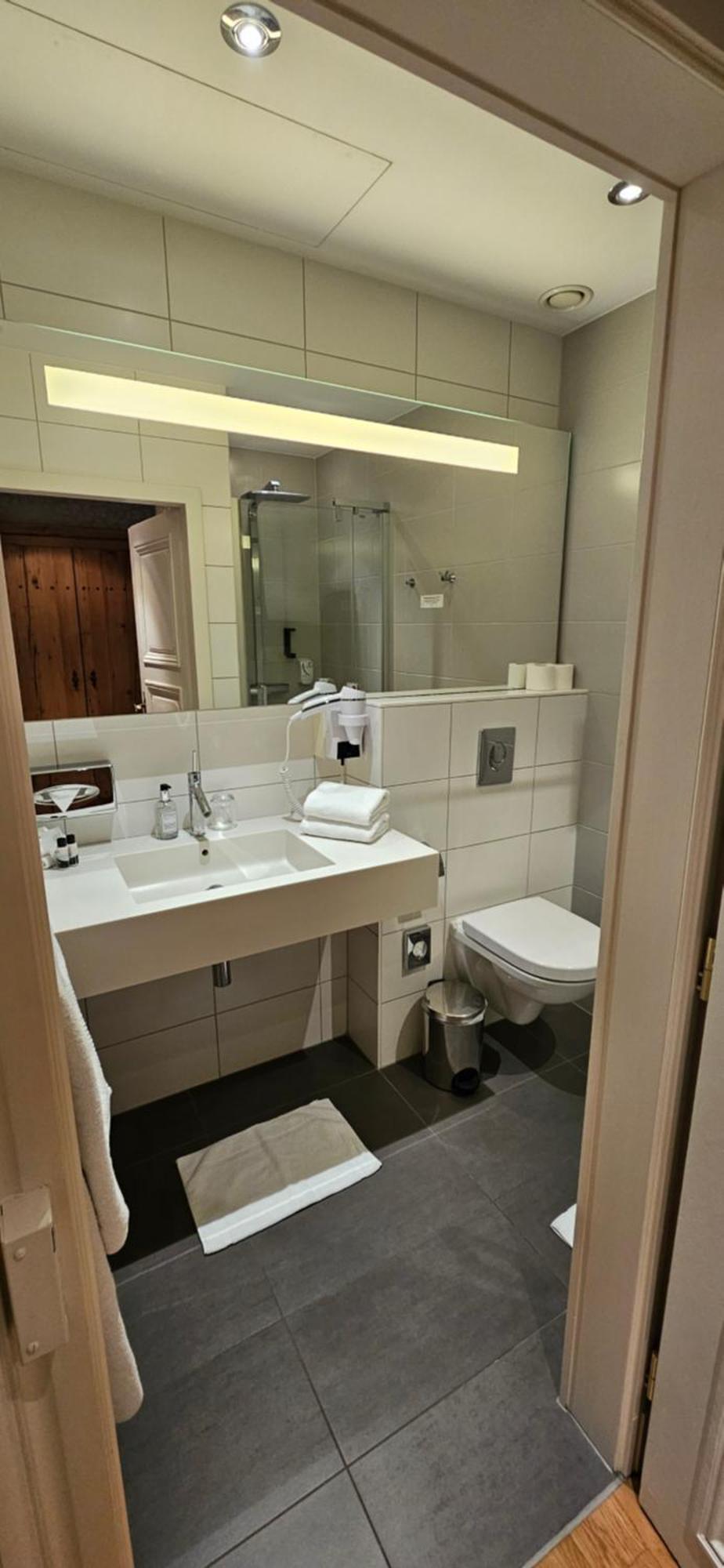 Deluxe King Suite