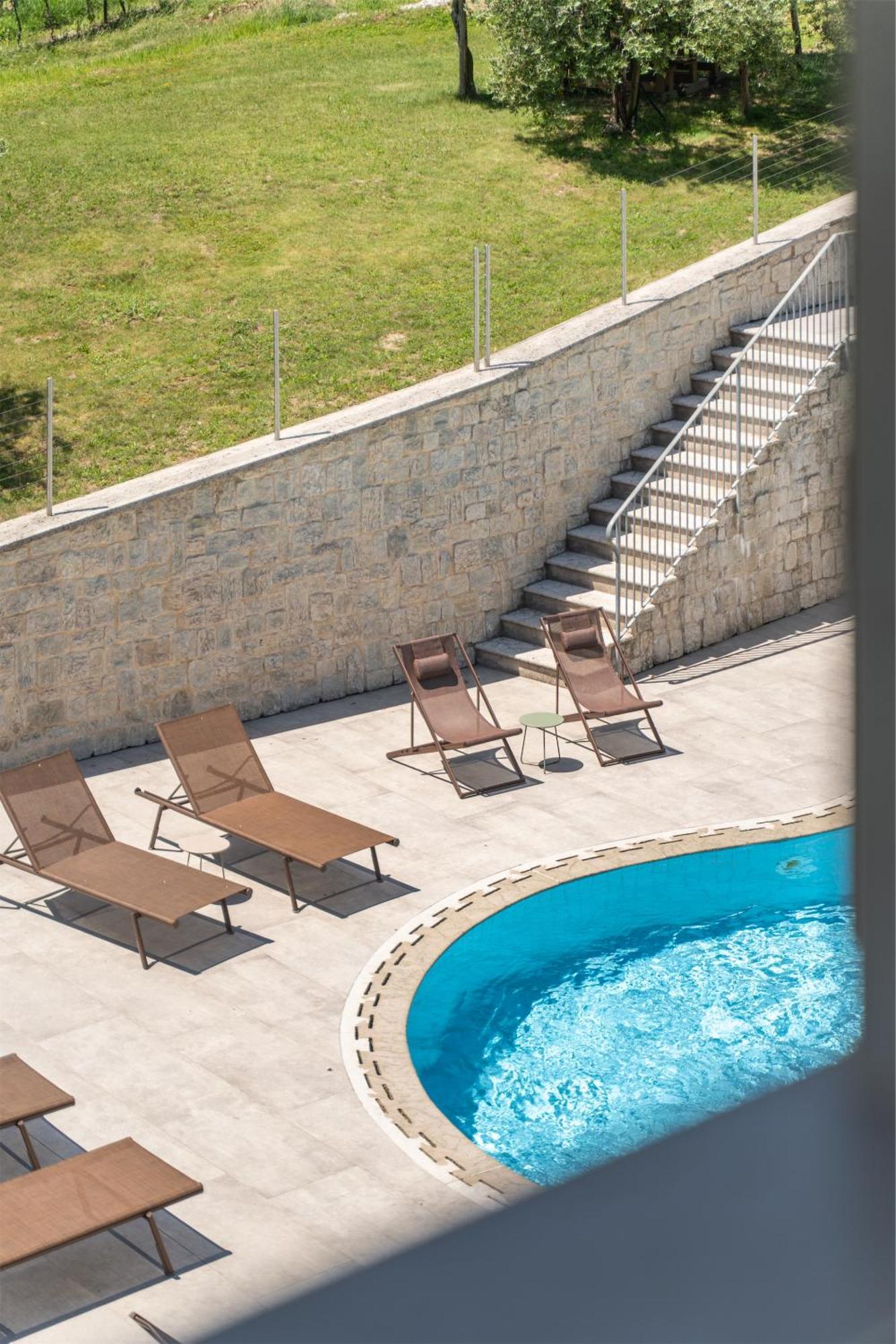 Apartment Split Level Pool View