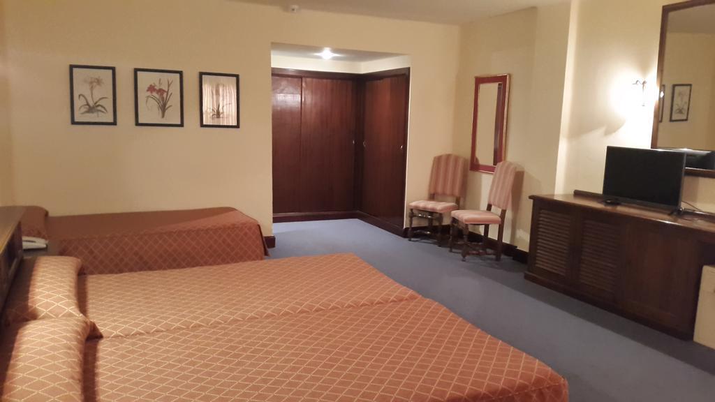 Zweibettzimmer mit Zustellbett (3 Erwachsene)