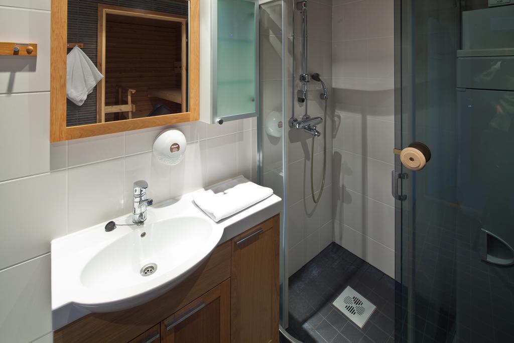 One-Bedroom Suite Sauna