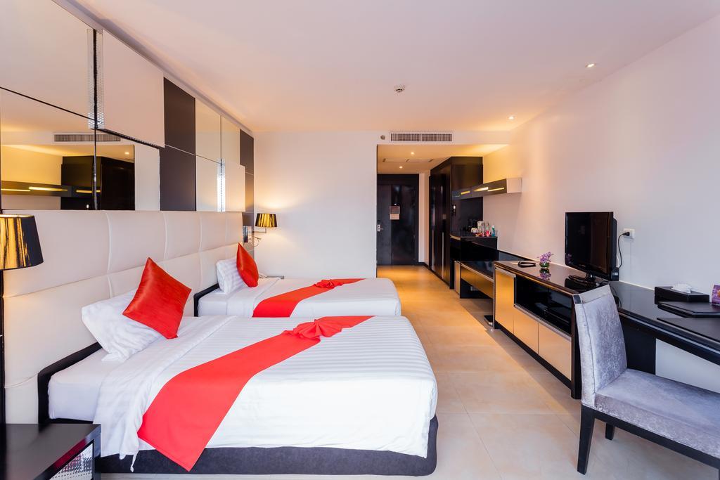 Grand Deluxe Zweibettzimmer mit Poolblick
