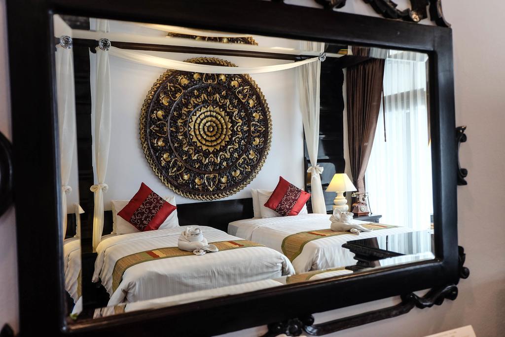 Luxury Twin Bed Spa Bath & Private Balcony,322901629:JPEG