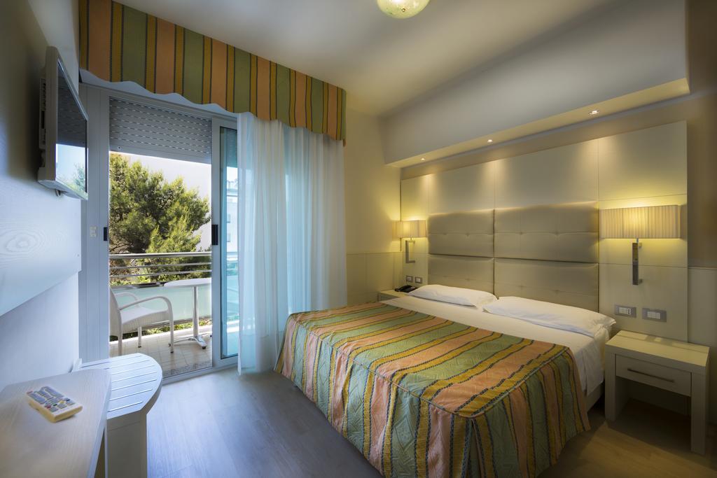 Double or Twin Room with Side Sea View