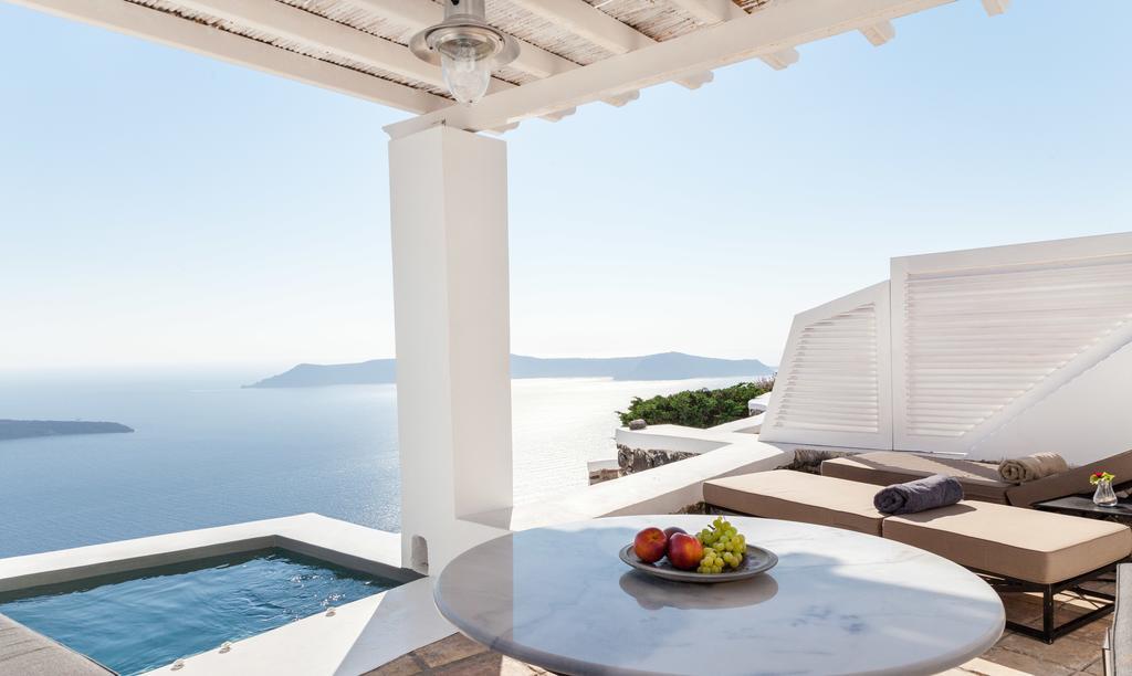 Pergola Suite with Plunge Pool and Caldera View