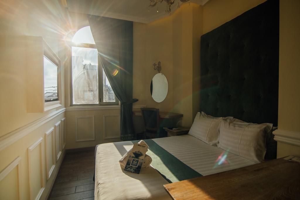 Quarto com Cama de Casal ou 2 de Solteiro