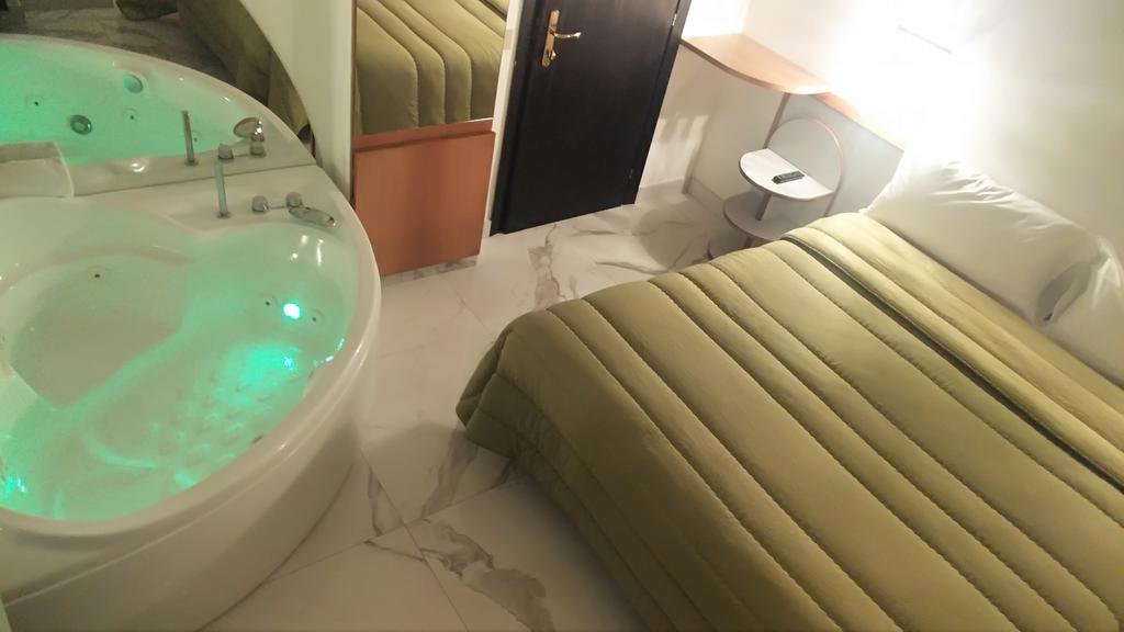 Quarto Duplo com Banheira de Hidromassagem