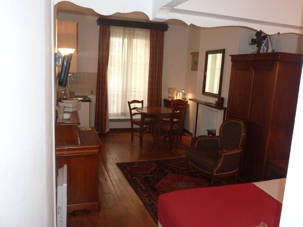 Deluxe King Studio Suite Non-Smoking