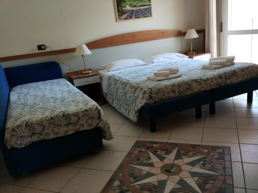 Zwei Zimmer mit Verbindungstür - Nebengebäude