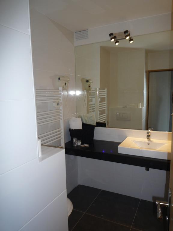 Comfort Double or Twin Room Swimming pool Access Balcony or Terrace