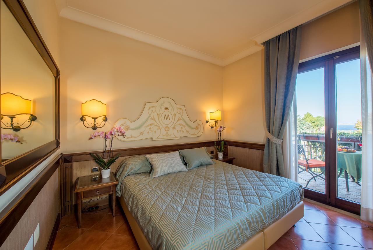 Quarto com Cama de Casal ou 2 de Solteiro e Varanda