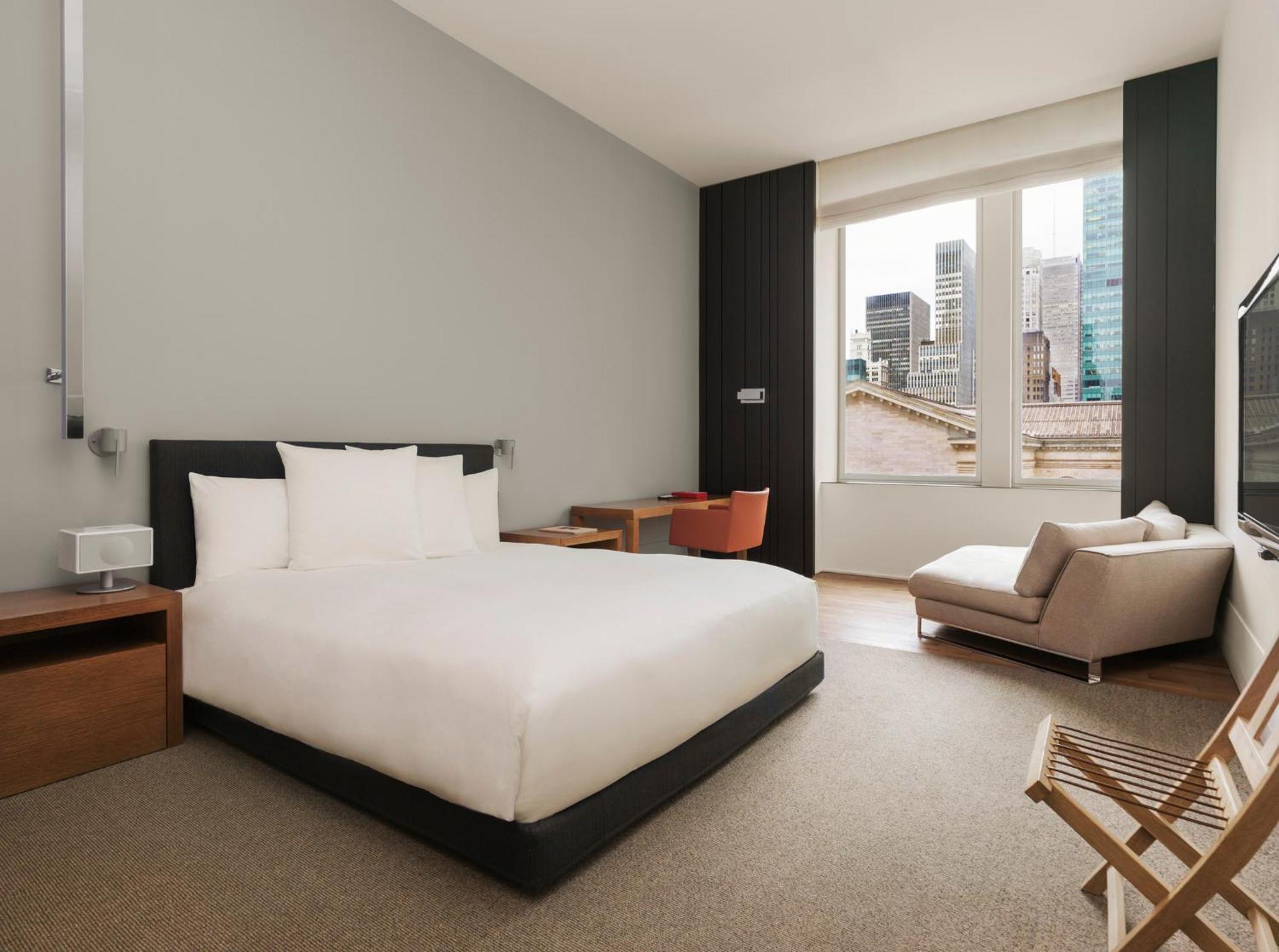 Deluxe Zimmer mit Kingsize-Bett und Stadtblick