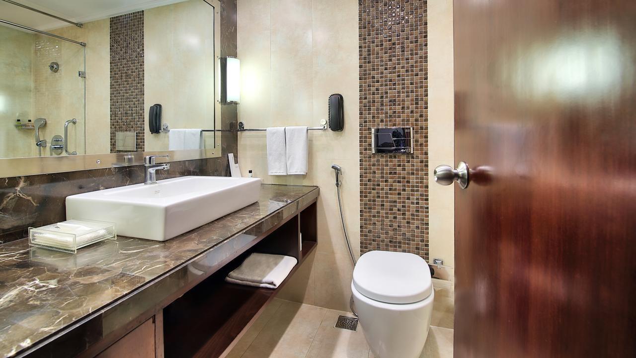Standard Room: (Enjoy Happy Hours 1+1 offer on Beverages 12 PM-6 PM  (Except Dragon House), 10% off on Spa and Laundry service, INR 500 credit on dinner buffet at Mosaic Restaurant)