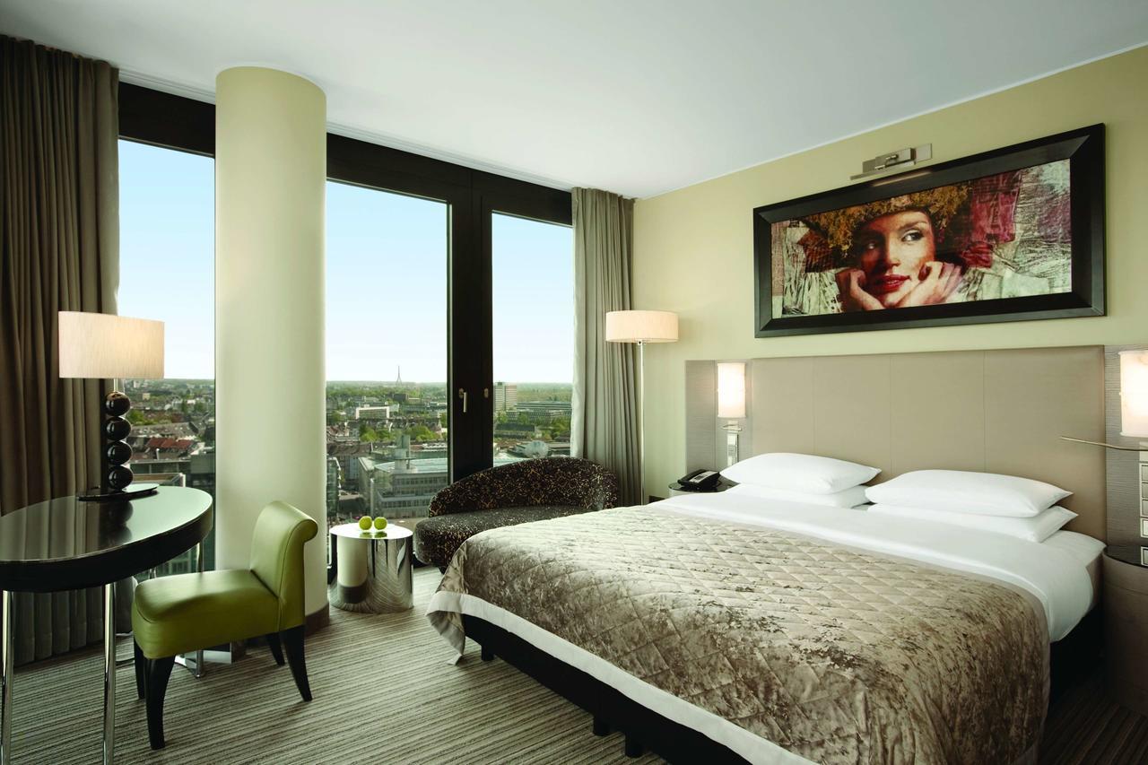 Deluxe Zimmer mit Kingsize-Bett und Hafenblick - Zugang zum Club